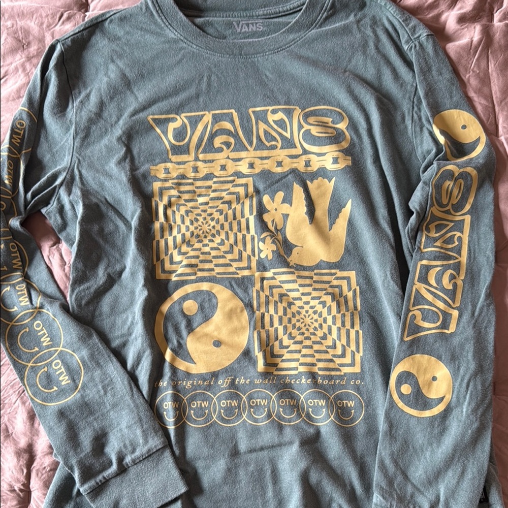 Vans Graphic Long Sleeve Tee in Gray and Gold